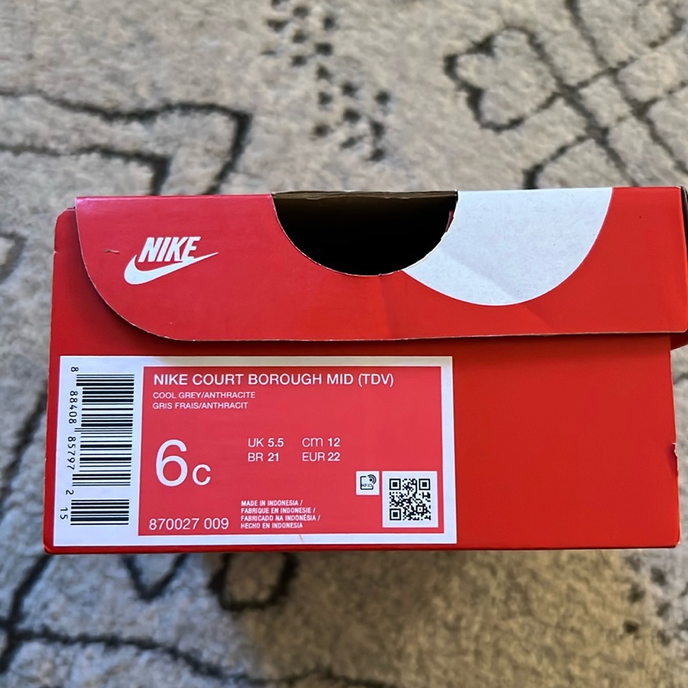 Nike Kids Court Borough Mid 6c NWOT